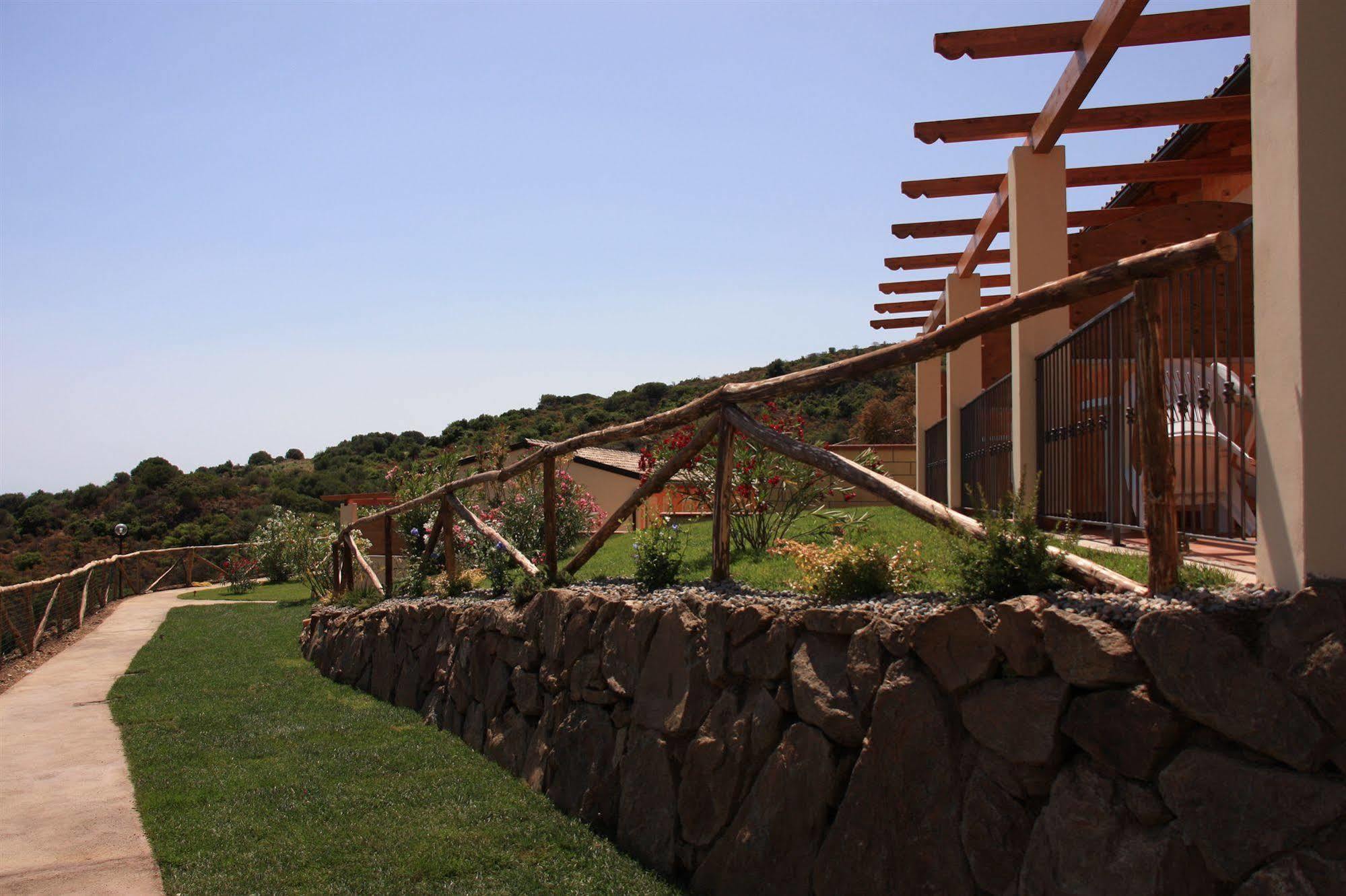 Hotel Pedra Ruja Budoni Exterior photo