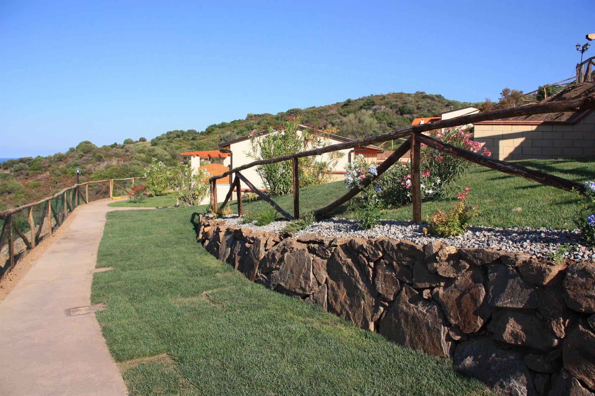 Hotel Pedra Ruja Budoni Exterior photo