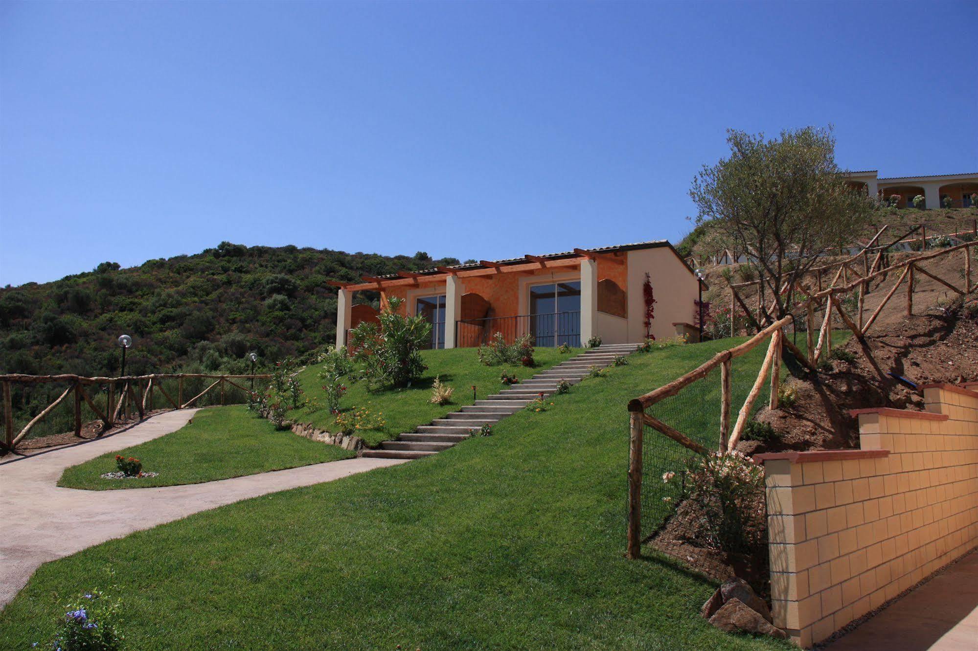 Hotel Pedra Ruja Budoni Exterior photo