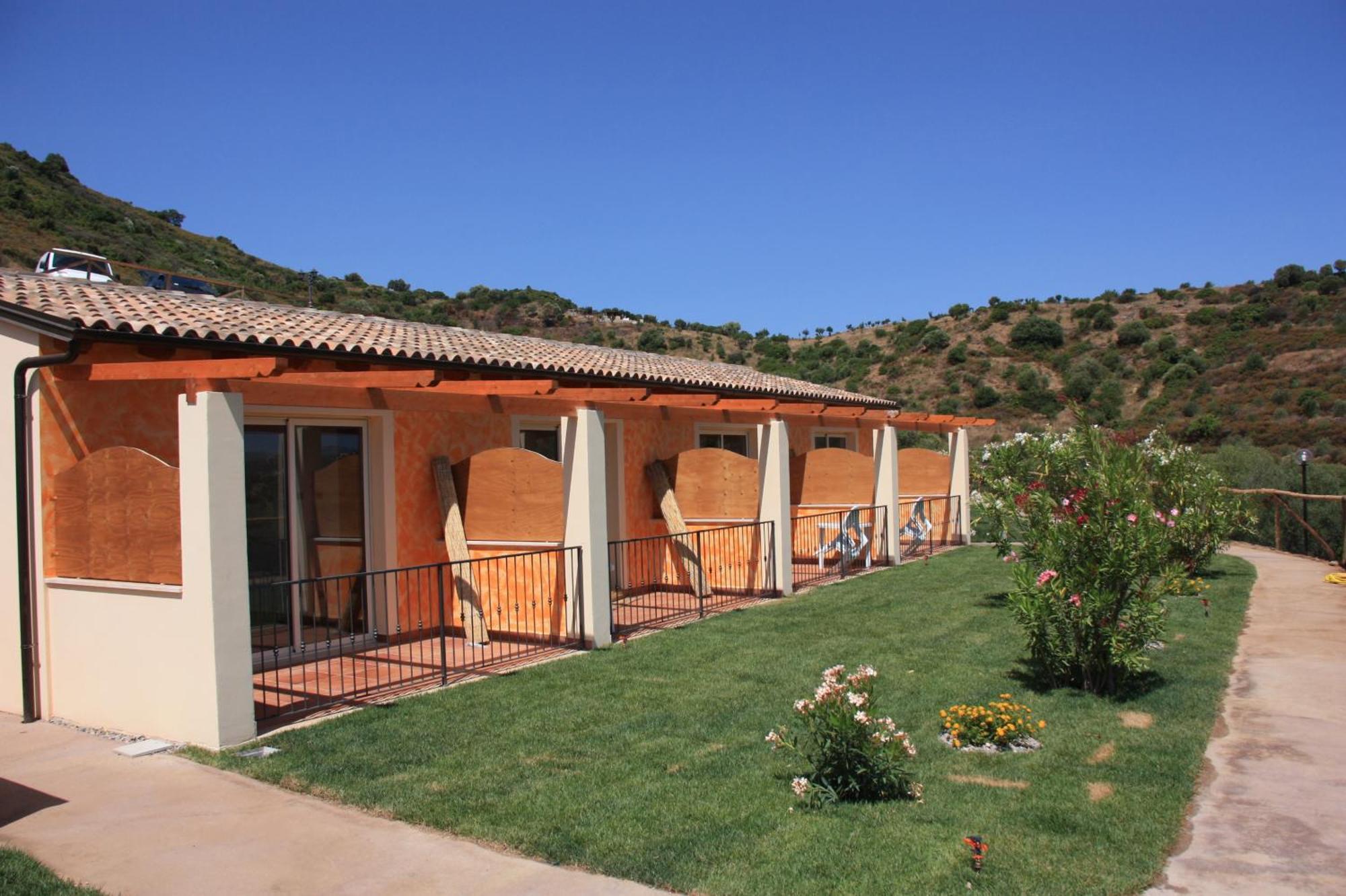 Hotel Pedra Ruja Budoni Exterior photo