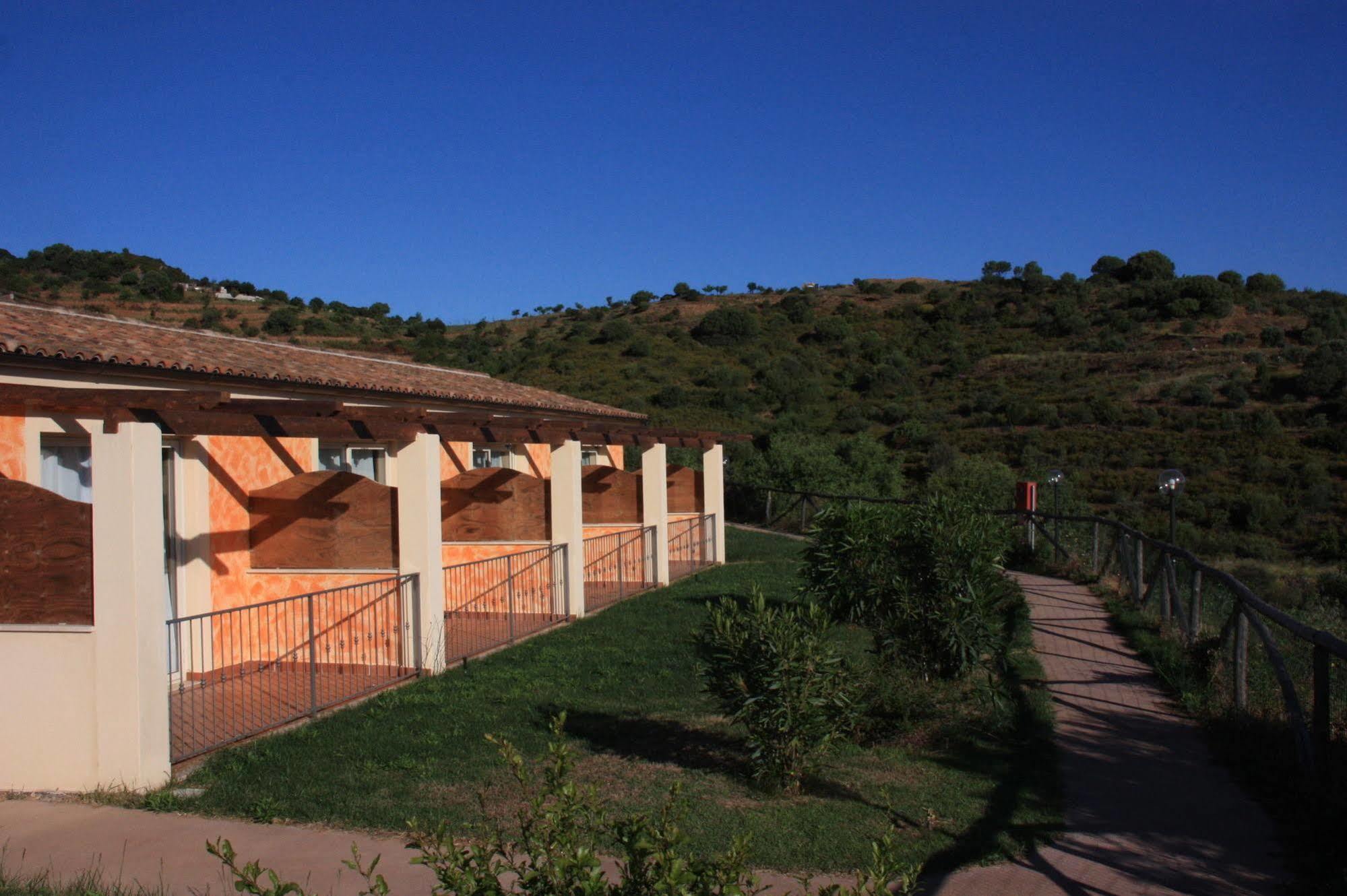 Hotel Pedra Ruja Budoni Exterior photo